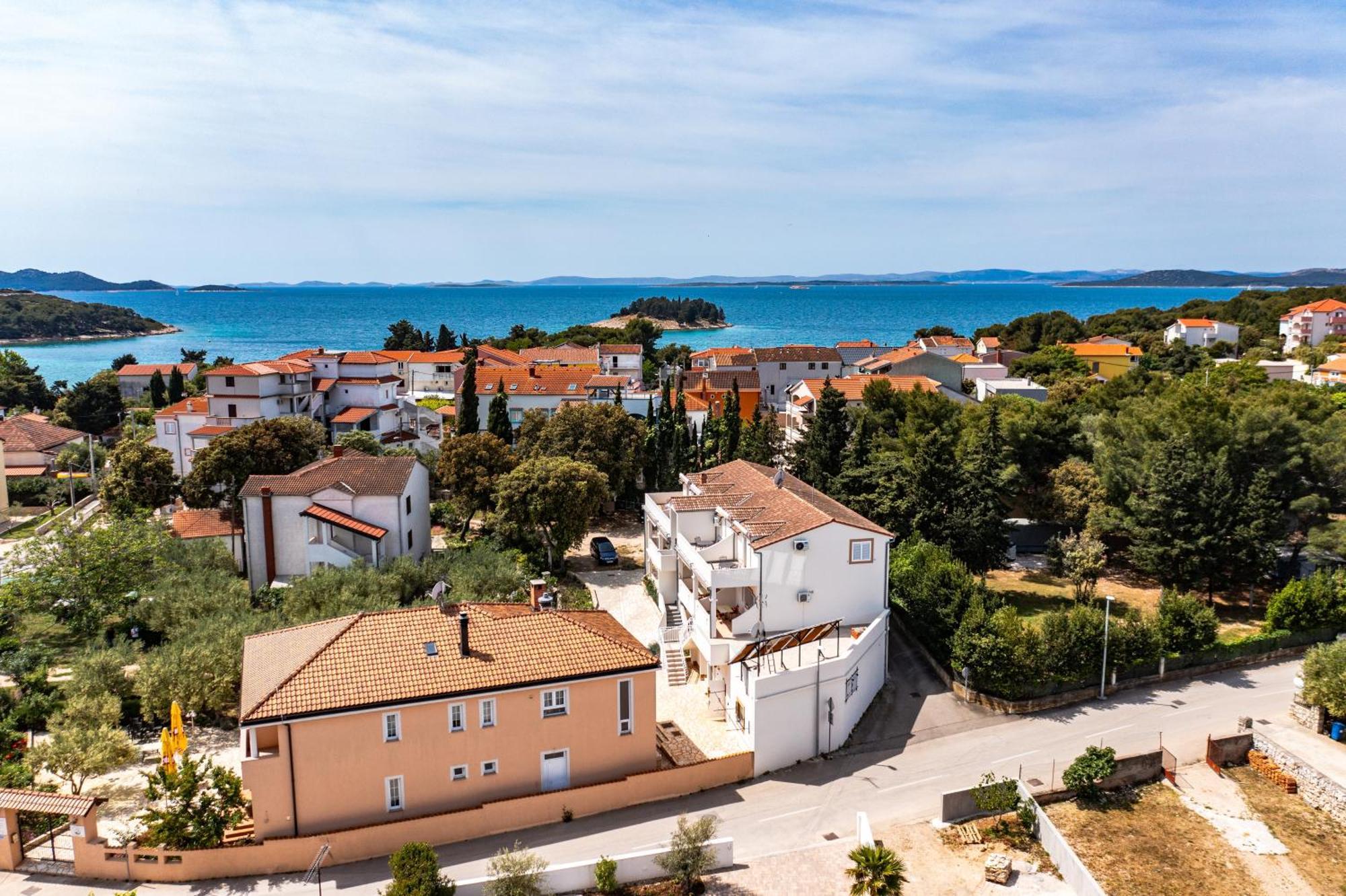Apartments With A Parking Space Pakostane, Biograd - 22375 المظهر الخارجي الصورة