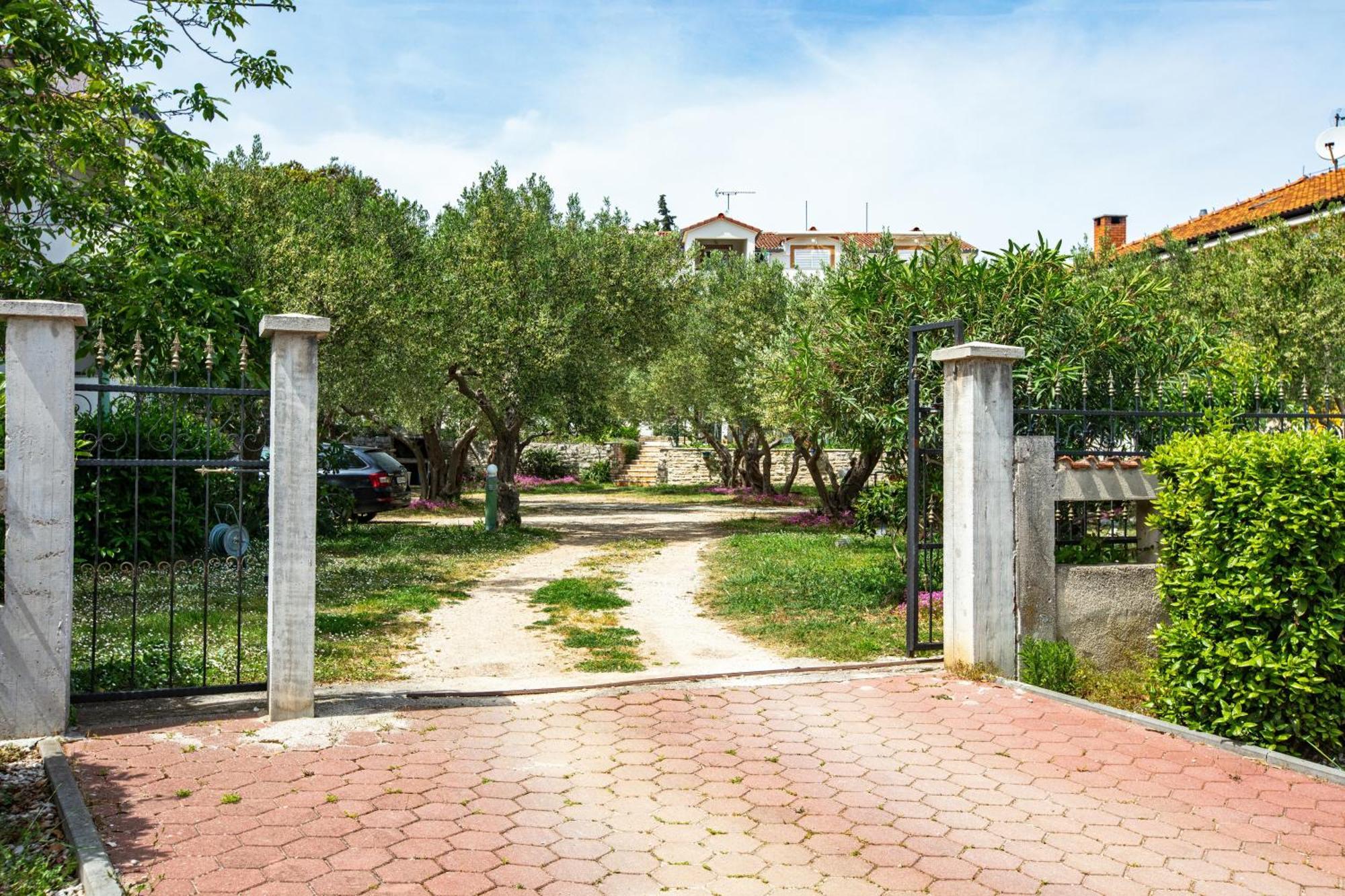 Apartments With A Parking Space Pakostane, Biograd - 22375 المظهر الخارجي الصورة